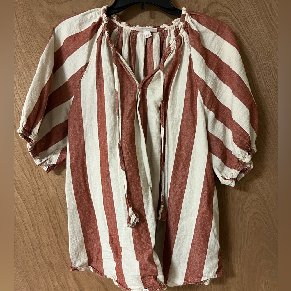 Short sleeve, striped cream and red matching shirt and shawl. Size L for both.